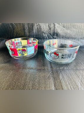 2 Pyrex HELLO KITTY Serving Bowls